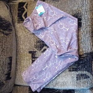 4/$80 New Purple "Wine Glass" Capri Length Leggings - Size 12-18
